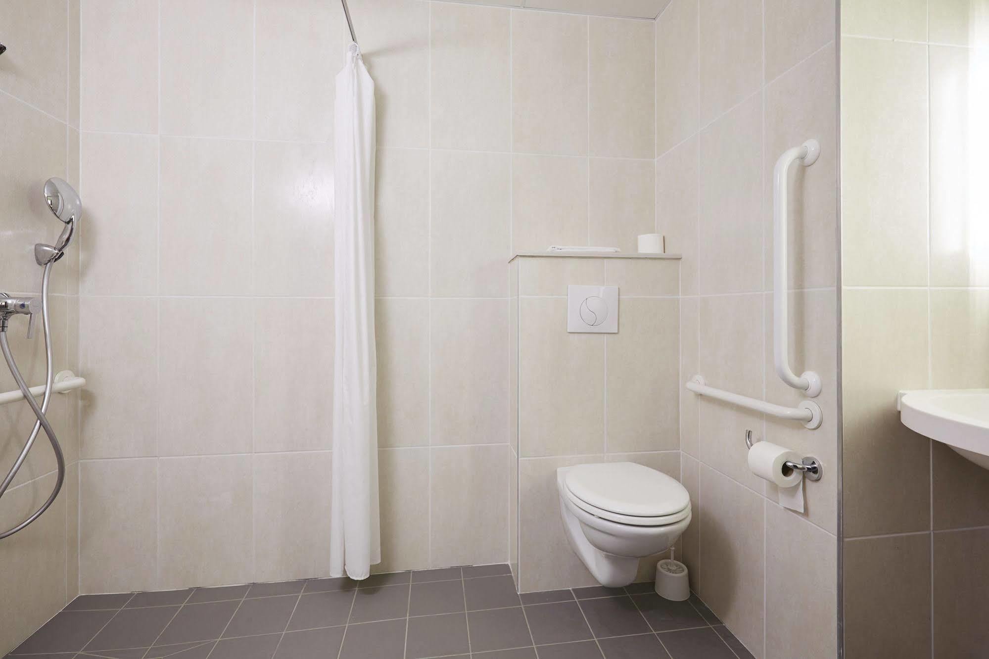 B&B Hotel Angers 2 Universite Beaucouze Bagian luar foto